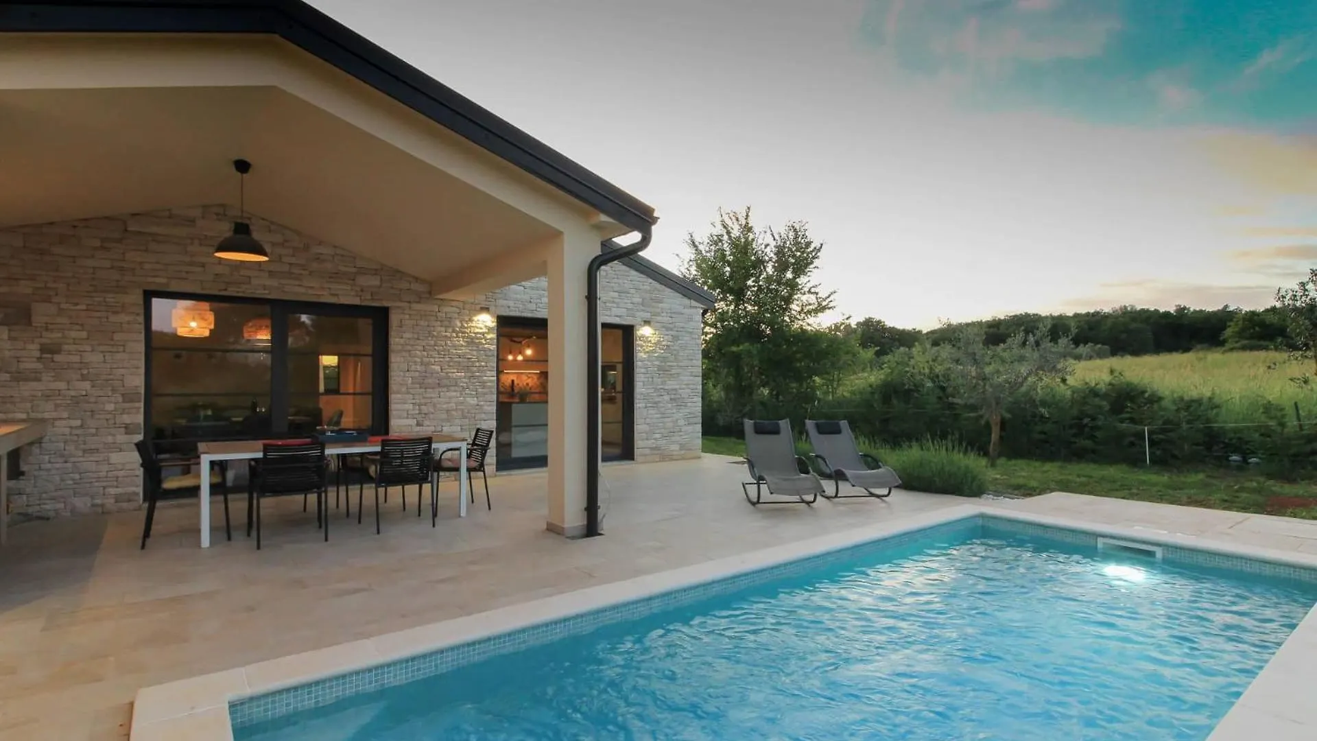 Beautiful Villa Regina With Private Pool Near The Sea By Wiibuk Sisan