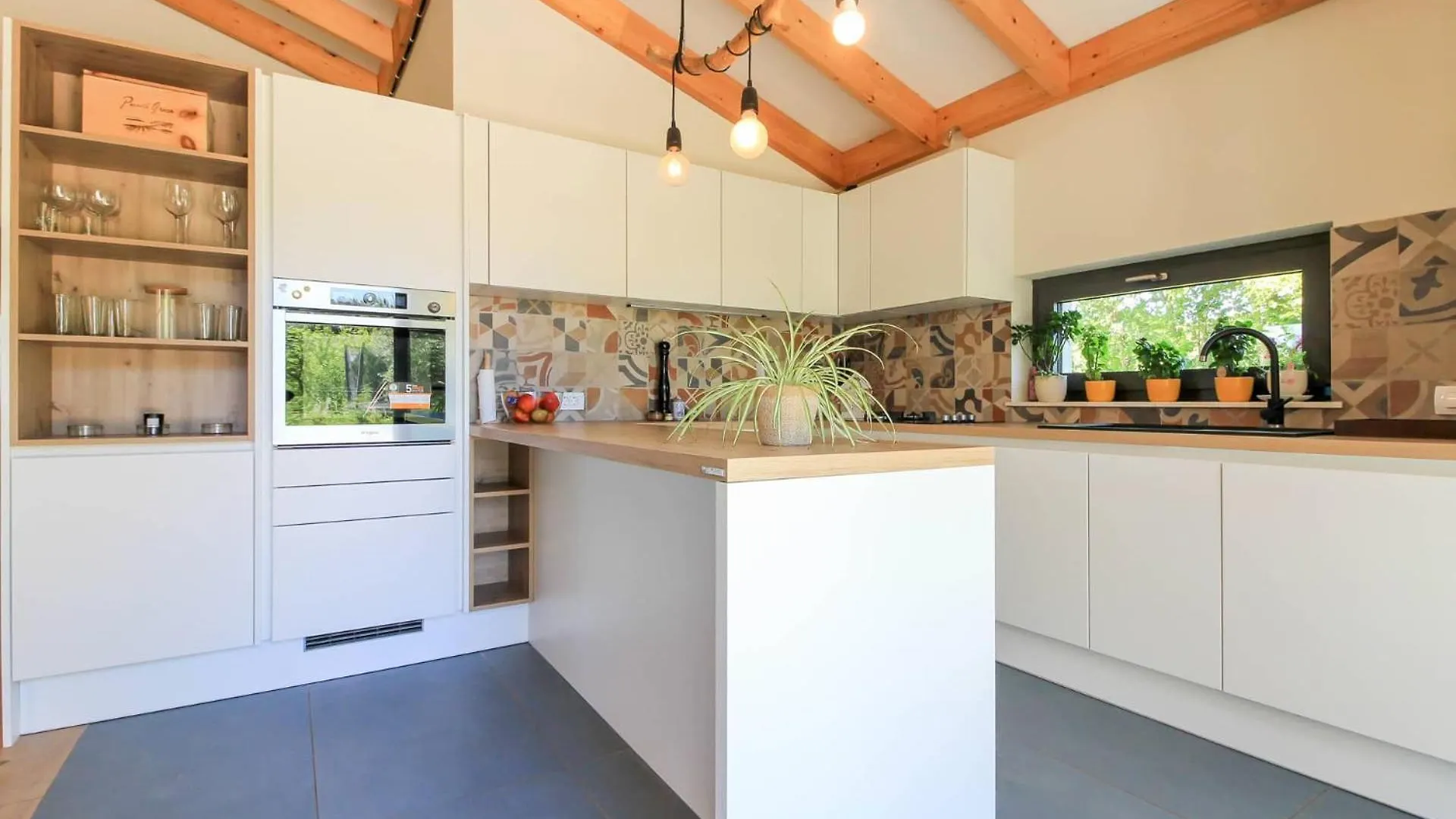 Beautiful Villa Regina With Private Pool Near The Sea By Wiibuk Sisan