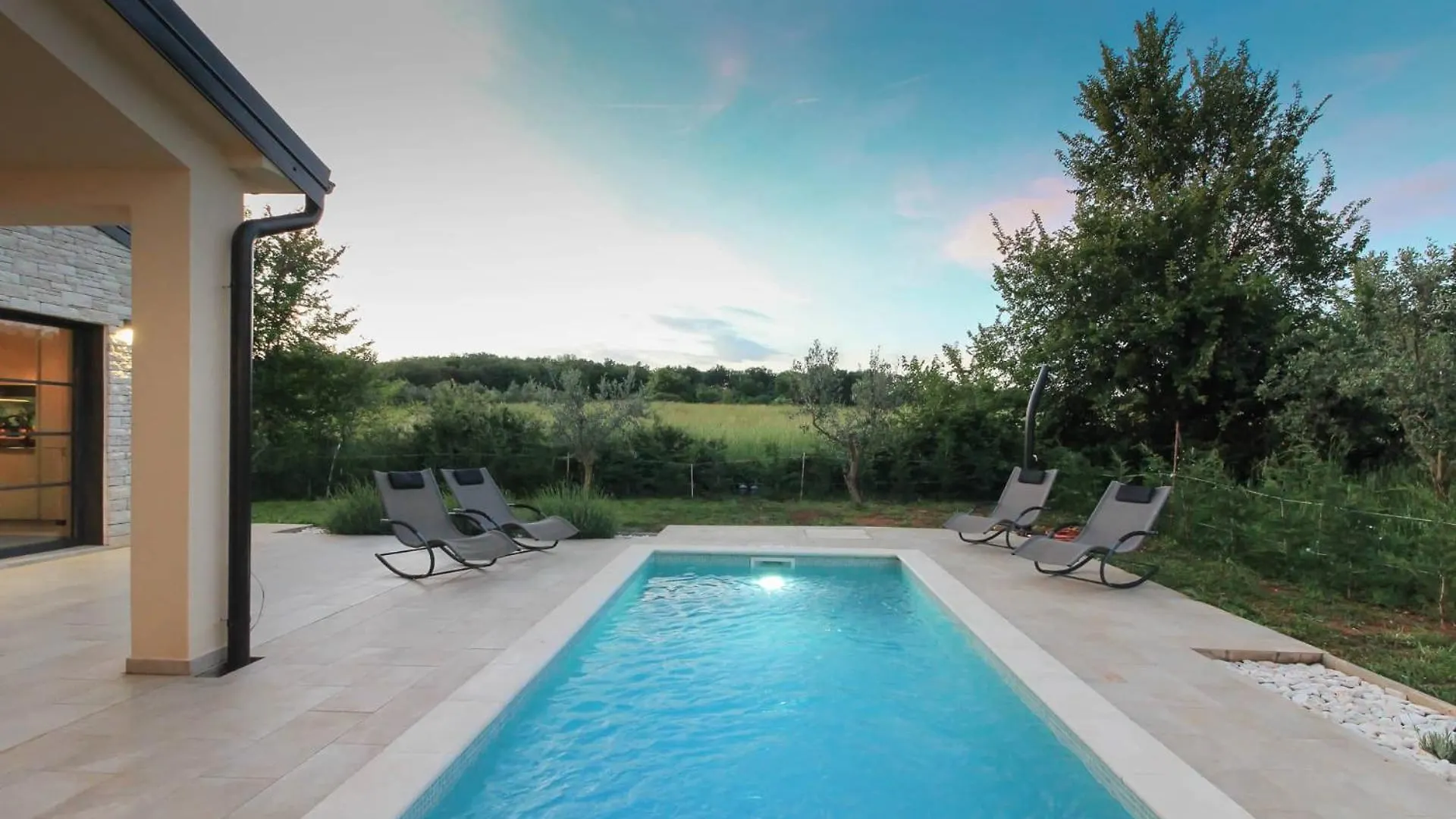 Beautiful Villa Regina With Private Pool Near The Sea By Wiibuk Sisan