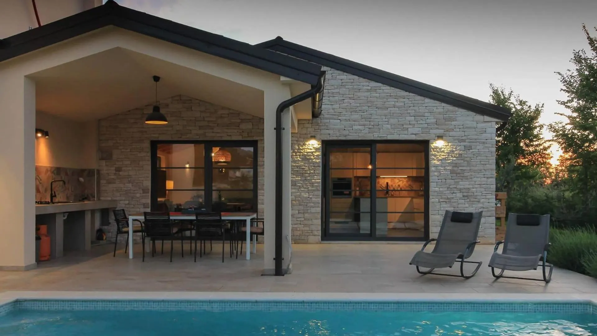 Beautiful Villa Regina With Private Pool Near The Sea By Wiibuk Sisan