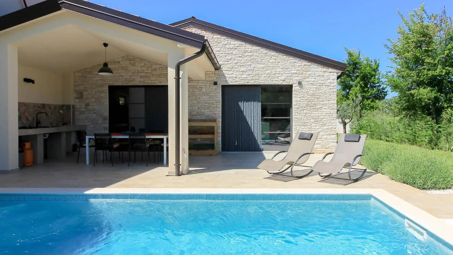 Beautiful Villa Regina With Private Pool Near The Sea By Wiibuk Sisan