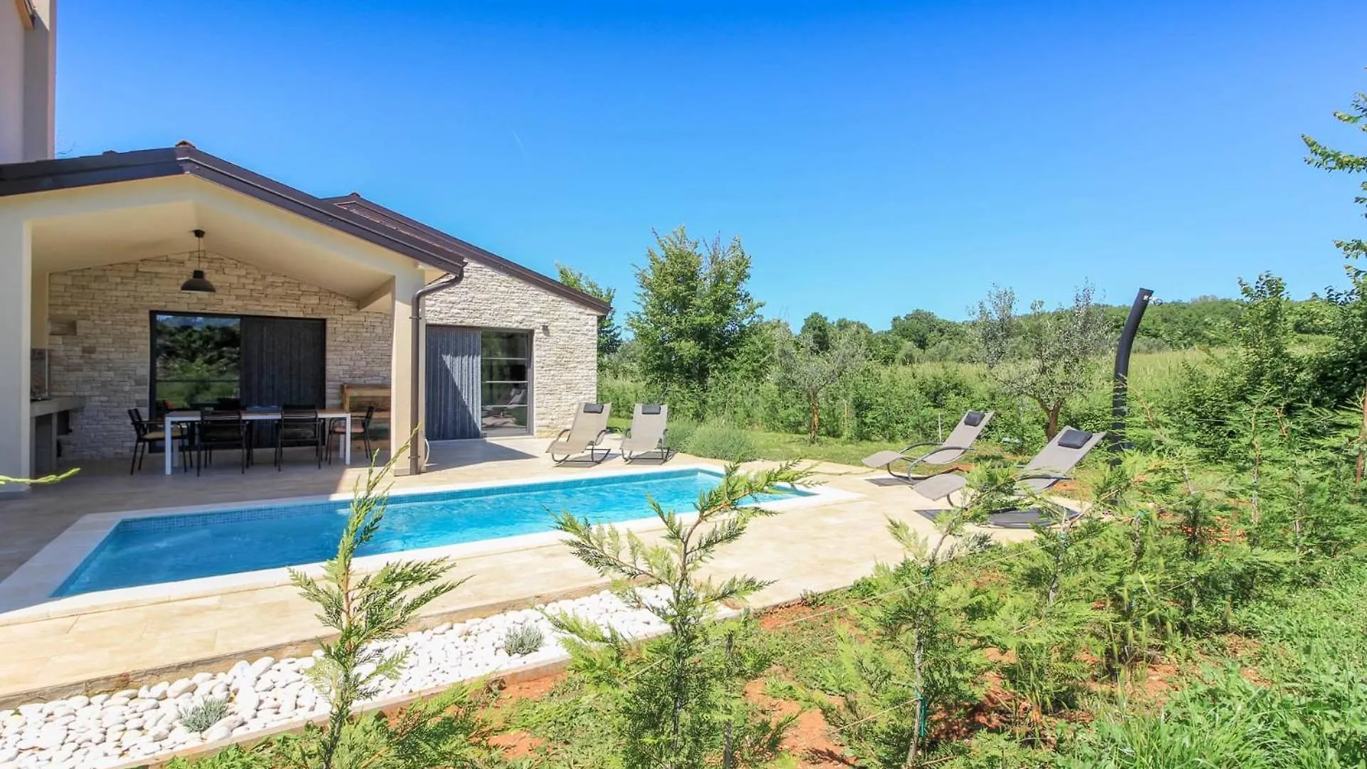 Beautiful Villa Regina With Private Pool Near The Sea By Wiibuk Sisan